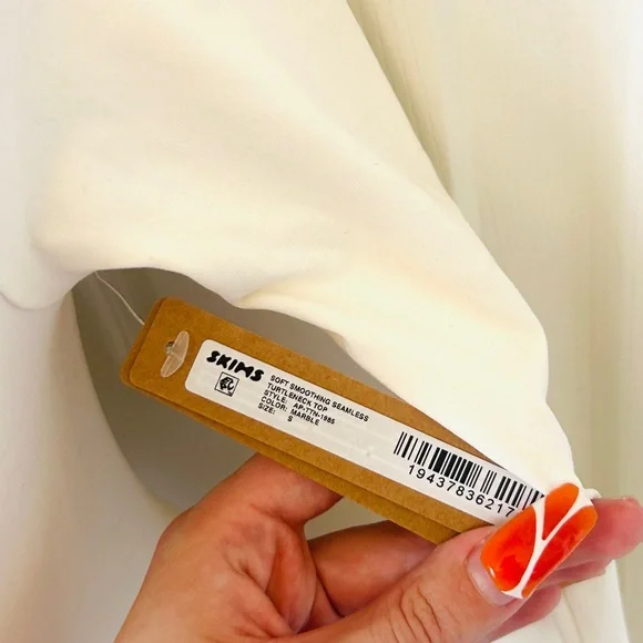 NWT Skims Soft Smoothing Turtleneck - Picture 4 of 4